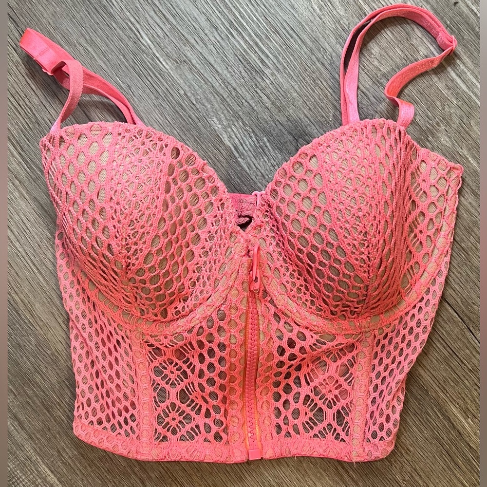 Victoria’s Secret 32DD lightly lined bra.